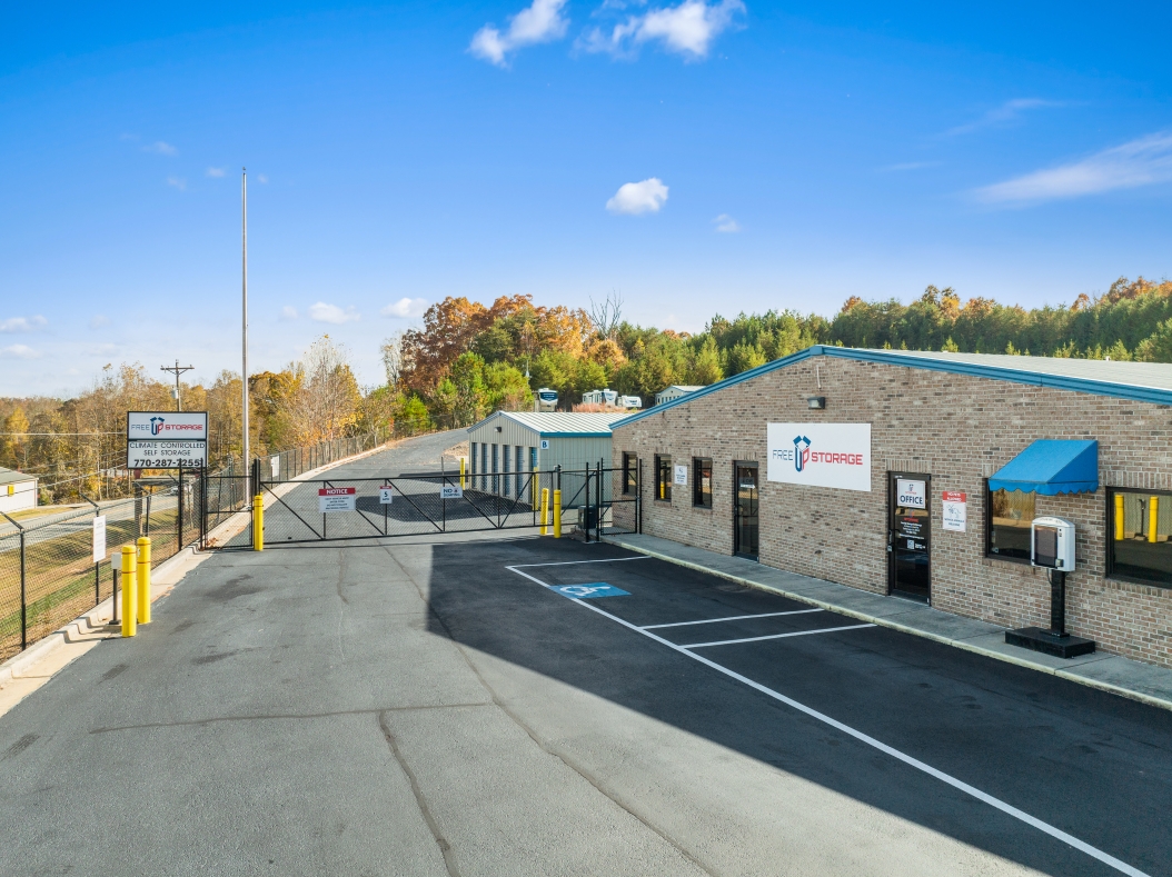 FreeUp Storage Dahlonega - Frontage